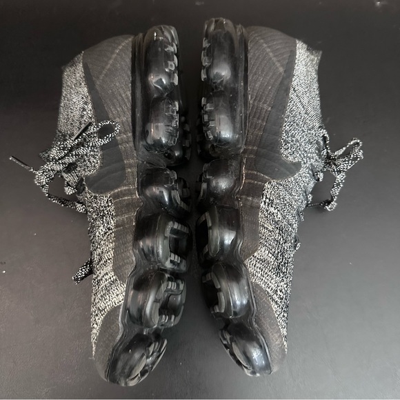 Nike Air Vapormax Flyknit Mens Size 11 Oreo Cookies Sneaker Athleisure - Picture 7 of 9